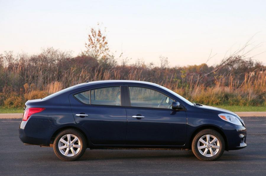  Nissan Versa 2012 года  (фото 6 из 111)